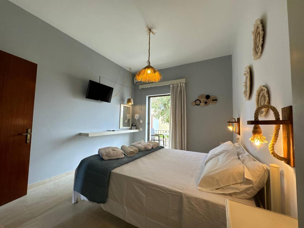 The 3 Little Pigs Bed & Breakfast Sidari (Corfu)